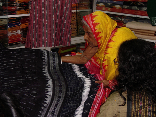 Sashimani Mahari talking with Chapala Mishra in Puri, Orissa, 2004.